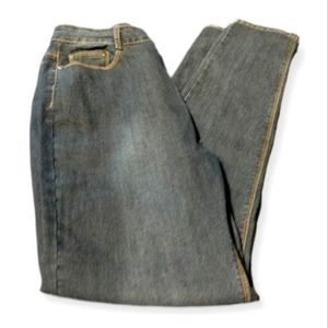 U W J Woman Blue Jeans SZ 15/16 High Rise Mom Jeans Stretch